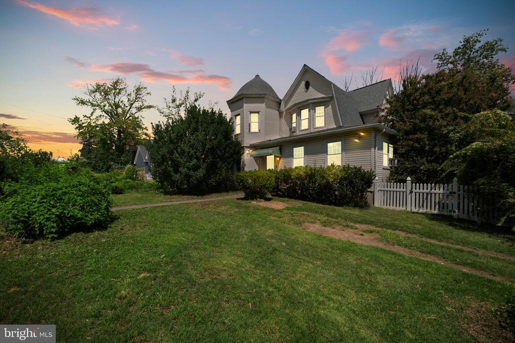 Oak Ave, Sharon Hill, PA 19079