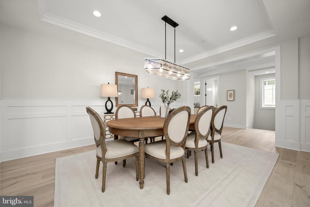 Fairglen Ln, Chevy Chase, MD 20815