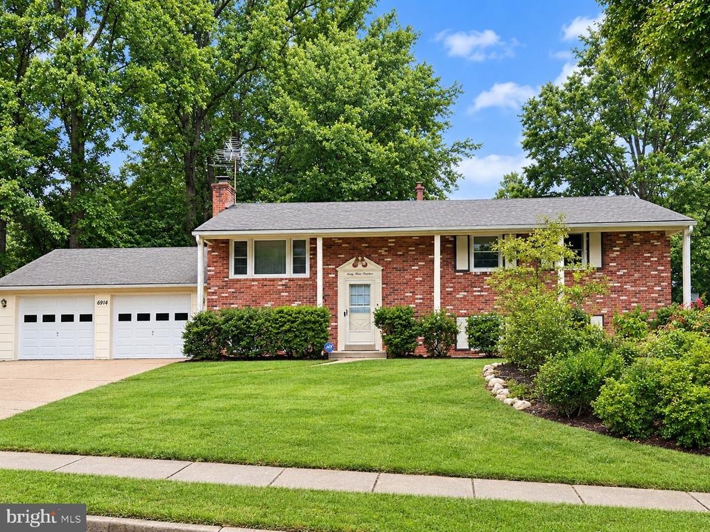 Hadlow Dr, Springfield, VA 22152