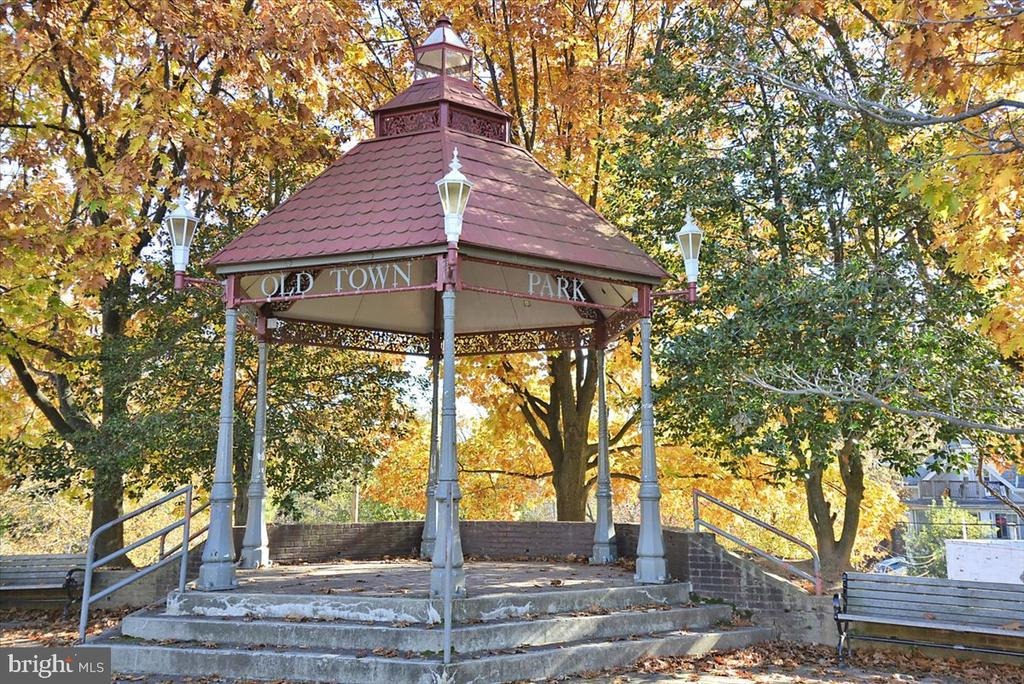 Maple Ave, Takoma Park, MD 20912