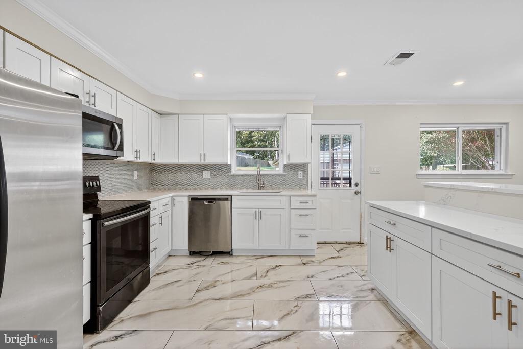 Lumar Dr, Fort Washington, MD 20744