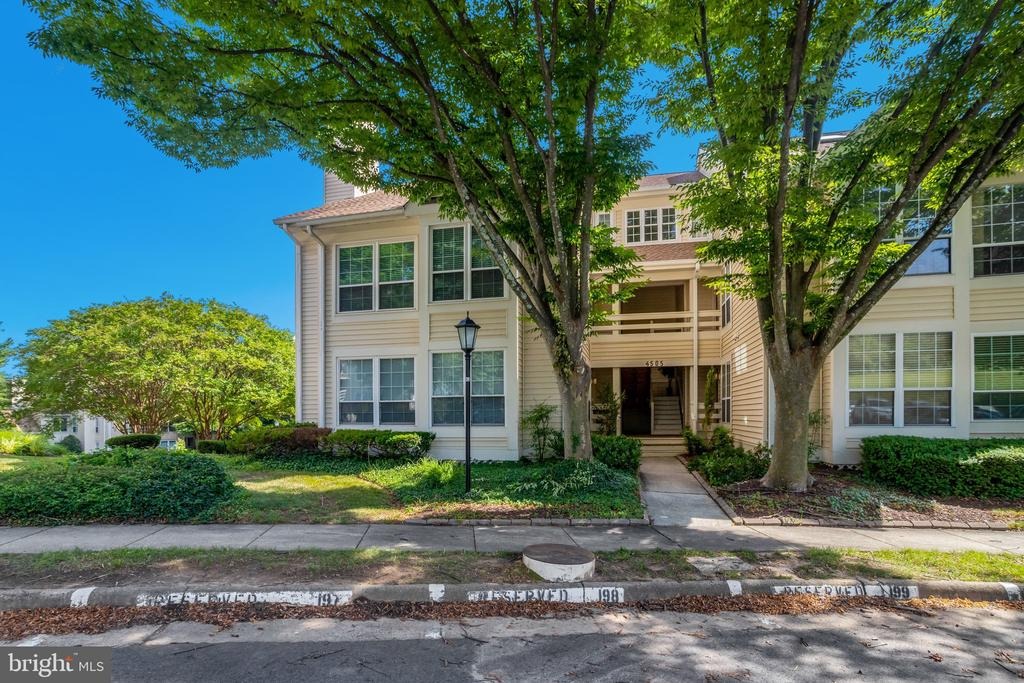 Hazeltine Ct, Alexandria, VA 22312