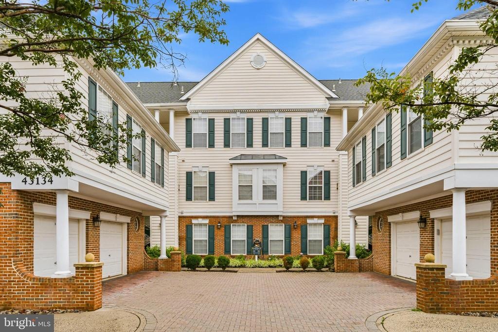 Watercrest Sq, Chantilly, VA 20152 #1