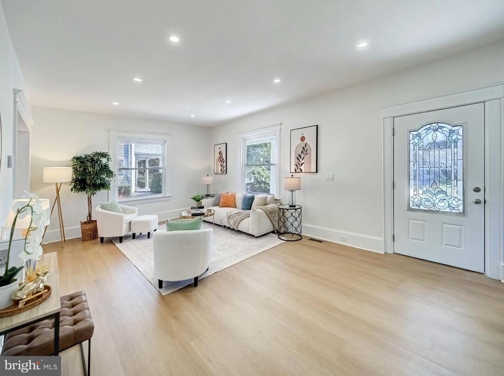 Vine St, Jamesburg, NJ 08831