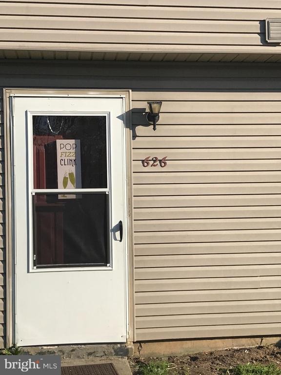 Tara Dr, Sicklerville, NJ 08081