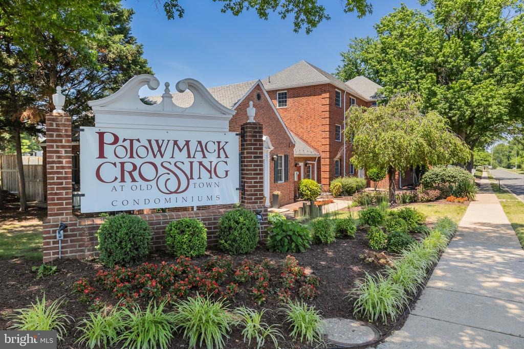 Abingdon Dr, Alexandria, VA 22314