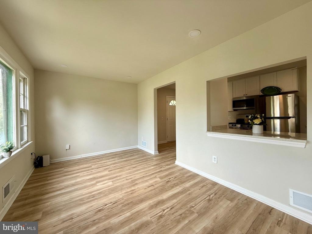 Elfin Ave, Capitol Heights, MD 20743