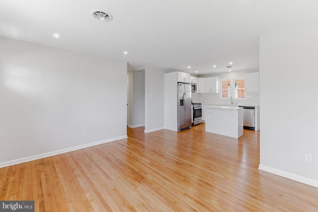 Poplar St, Gibbstown, NJ 08027