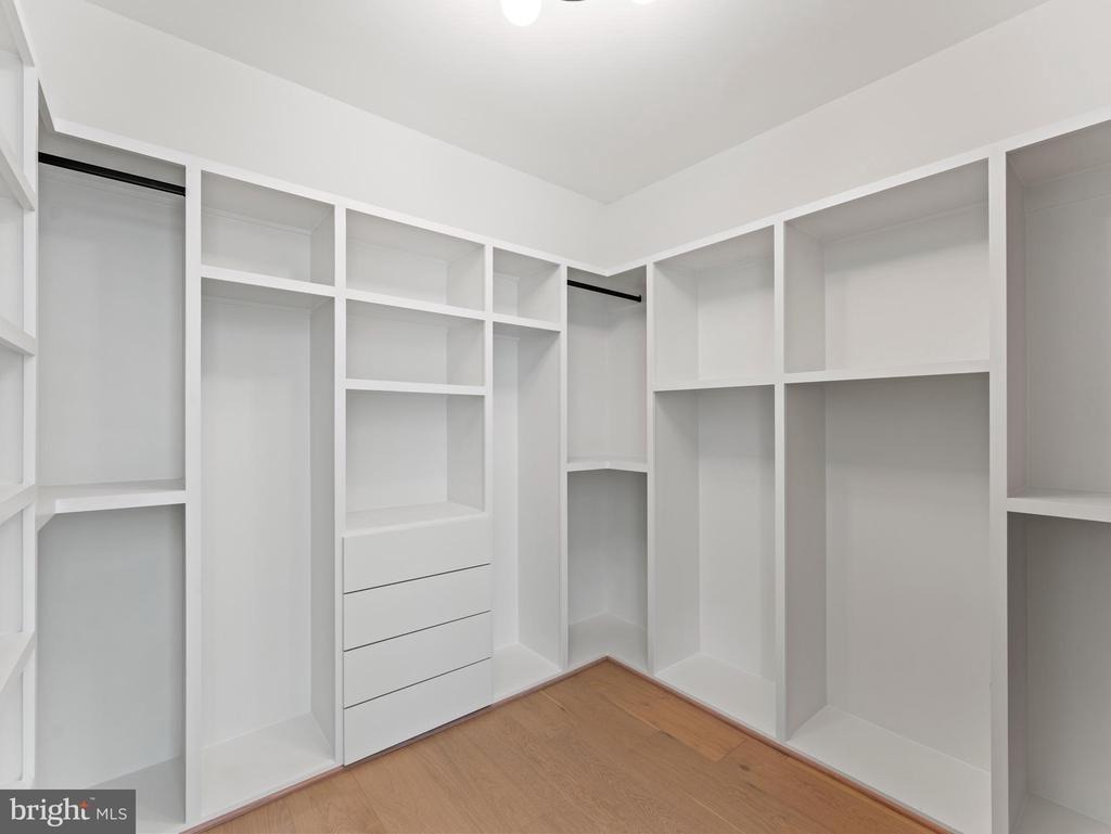 Yeonas Dr, Vienna, VA 22180