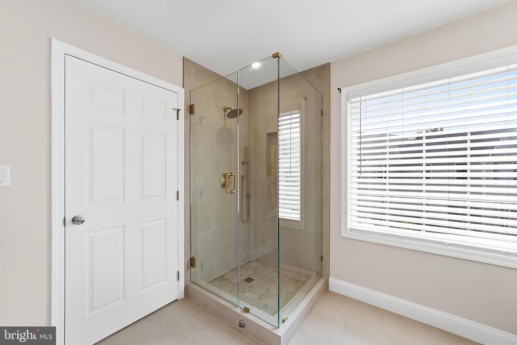 Mercer St, Hamilton, NJ 08690