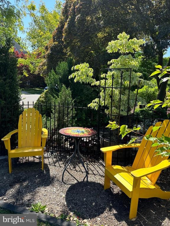 Forrest Ave, Drexel Hill, PA 19026