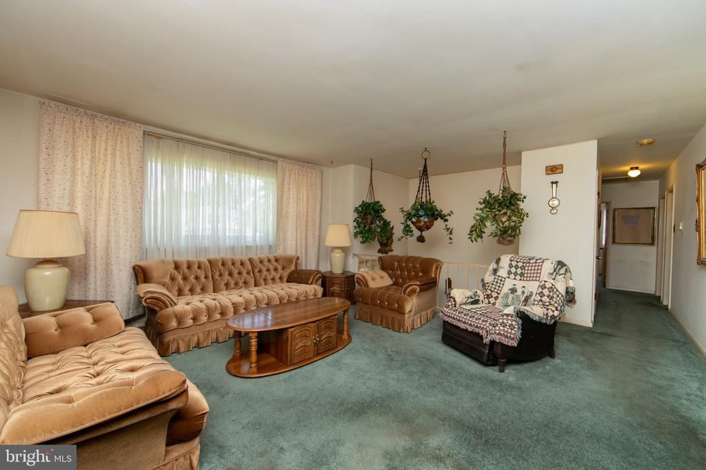 Essex Ave, West Deptford, NJ 08086