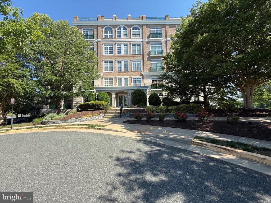 Belmont Bay Dr, Woodbridge, VA 22191