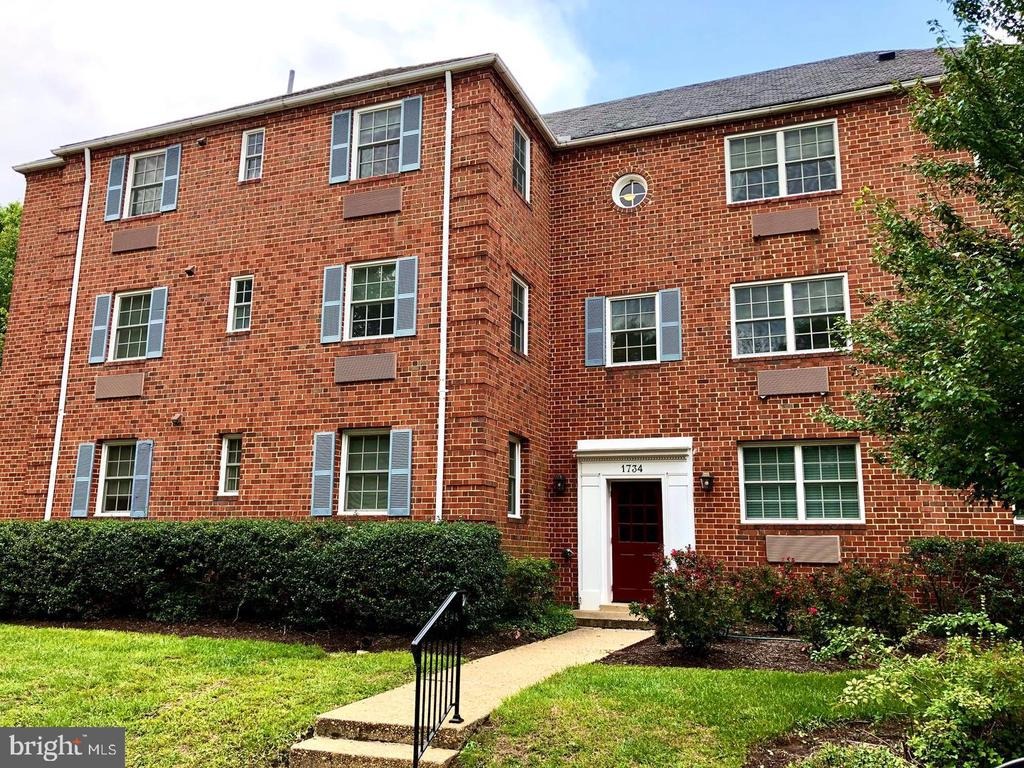 Abingdon Dr, Alexandria, VA 22314