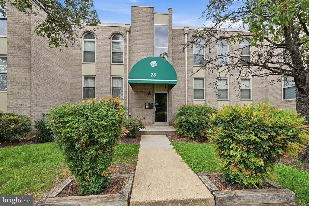 Canterbury Sq, Alexandria, VA 22304 #1