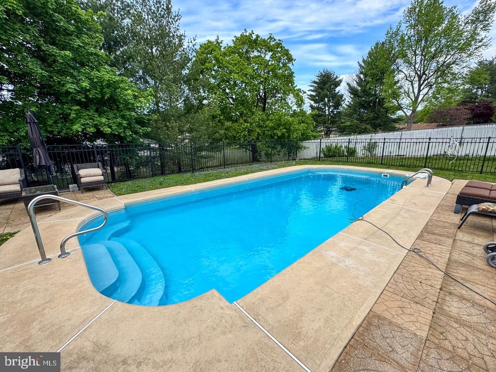 Brockton Rd, Hatboro, PA 19040