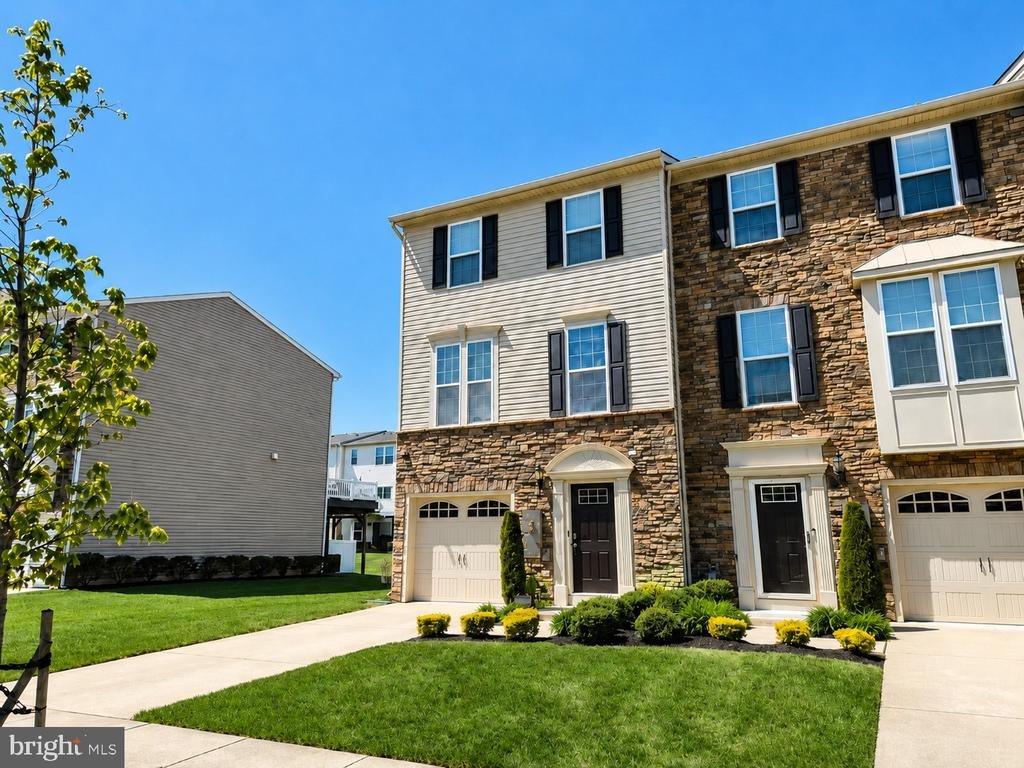 Village Green Ln, Sicklerville, NJ 08081