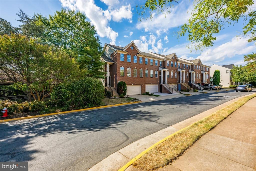 Burrough Farm Dr, Herndon, VA 20171 #1