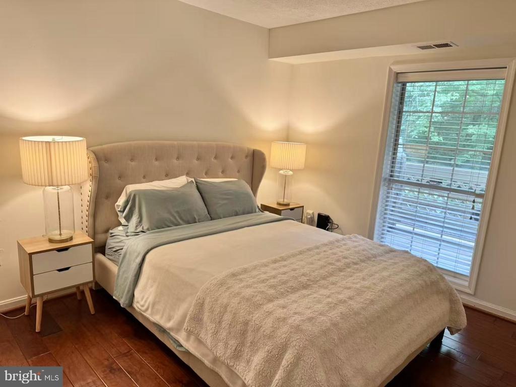 Willow Point Dr, Falls Church, VA 22042