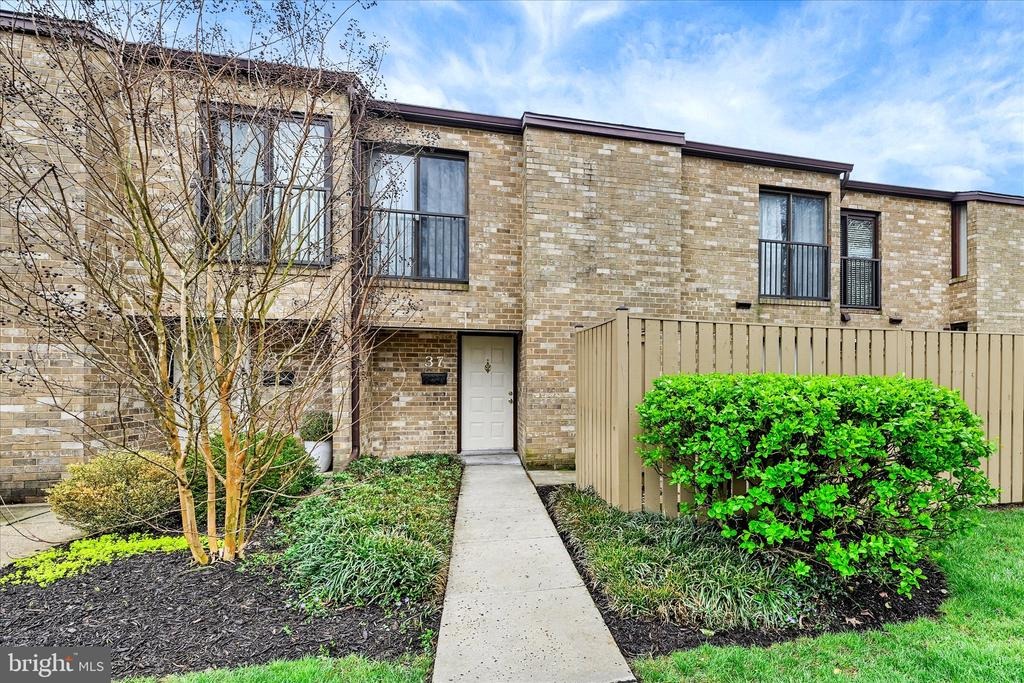 Pickburn Ct, Cockeysville, MD 21030