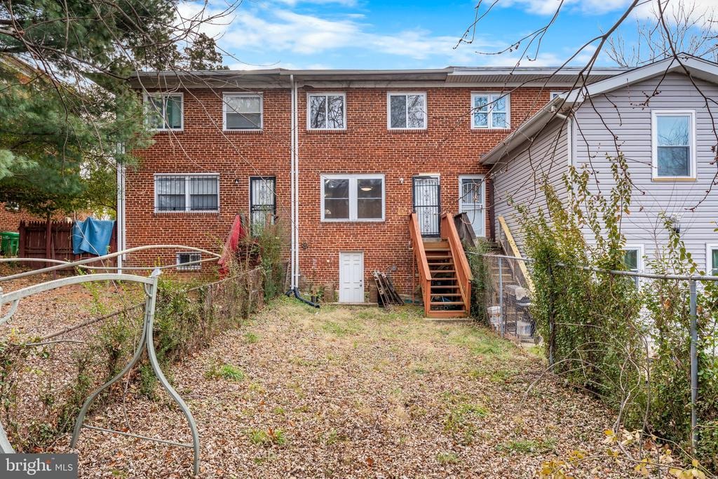 Neptune Ave, Oxon Hill, MD 20745