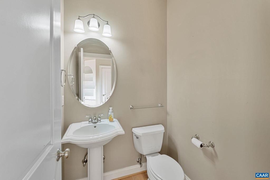 Glen Cir, Troy, VA 22974 #1