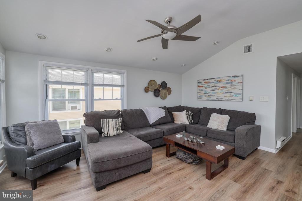 5th St, Beach Haven, NJ 08008