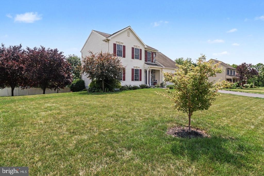 Mallard Ln, Lebanon, PA 17046