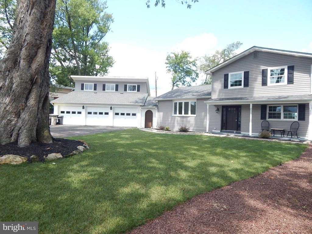 Hill Dr, Allentown, PA 18104