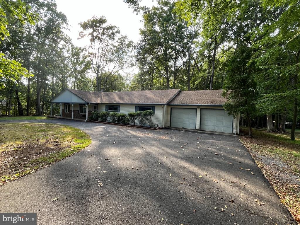 Burrs Rd, Burlington, NJ 08016