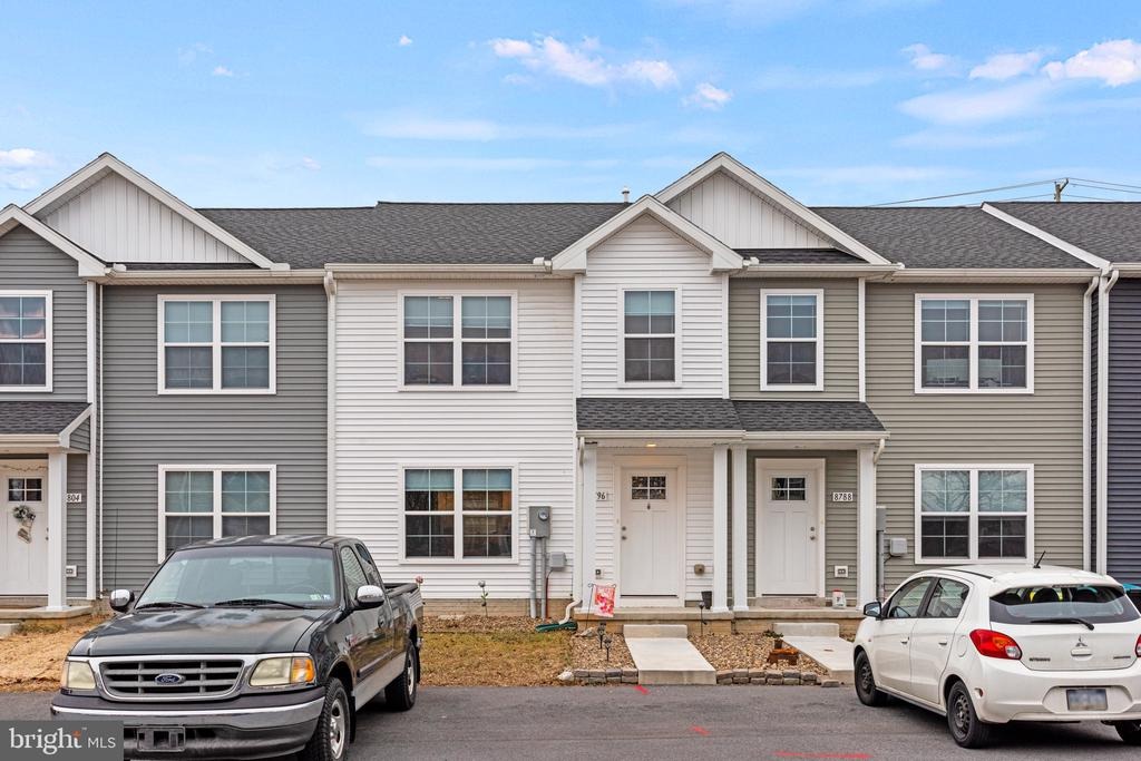 Hillside Way, Waynesboro, PA 17268