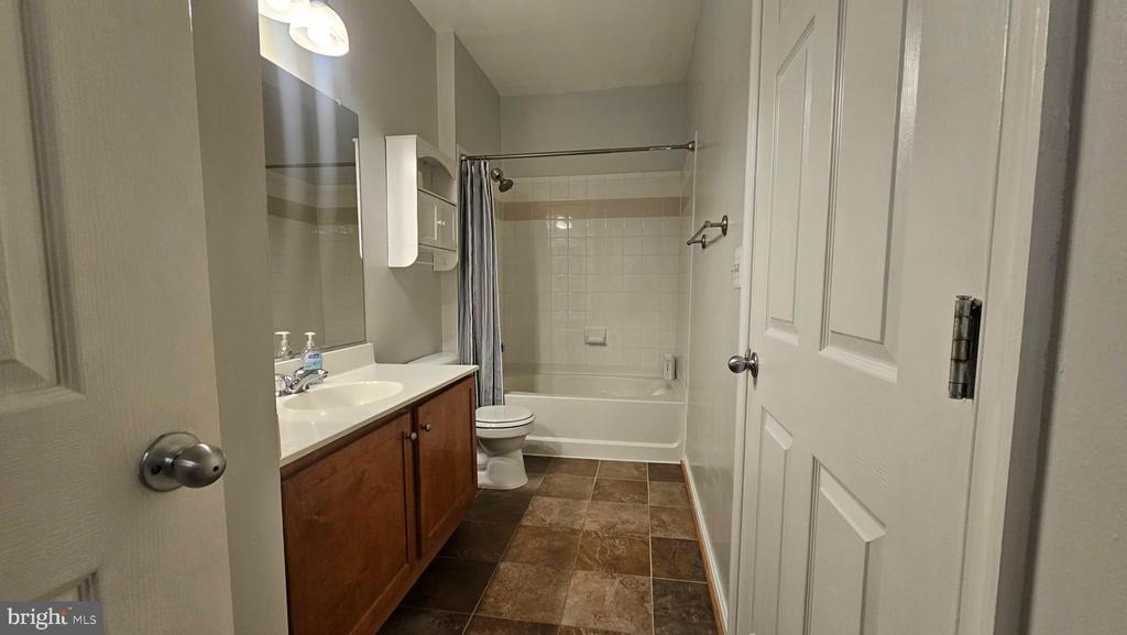 Eisenhower Ave, Alexandria, VA 22304