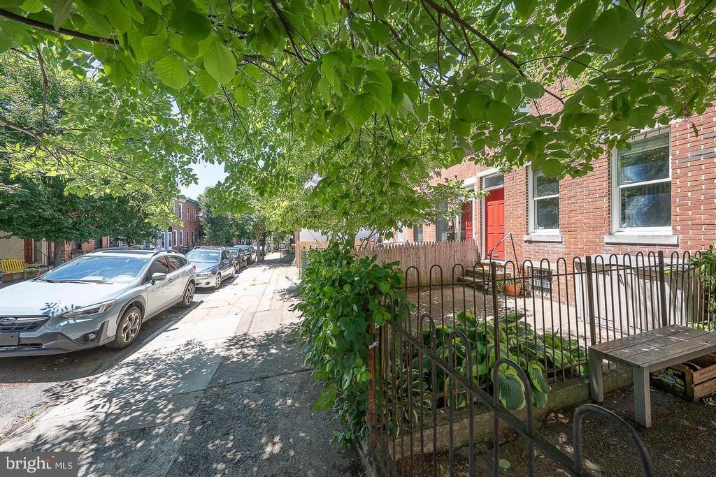 Lecount St, Philadelphia, PA 19130