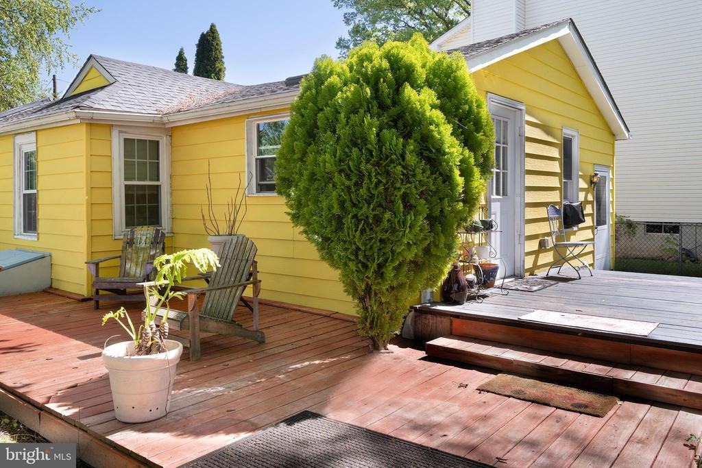 Shaver Dr, Florence, NJ 08518