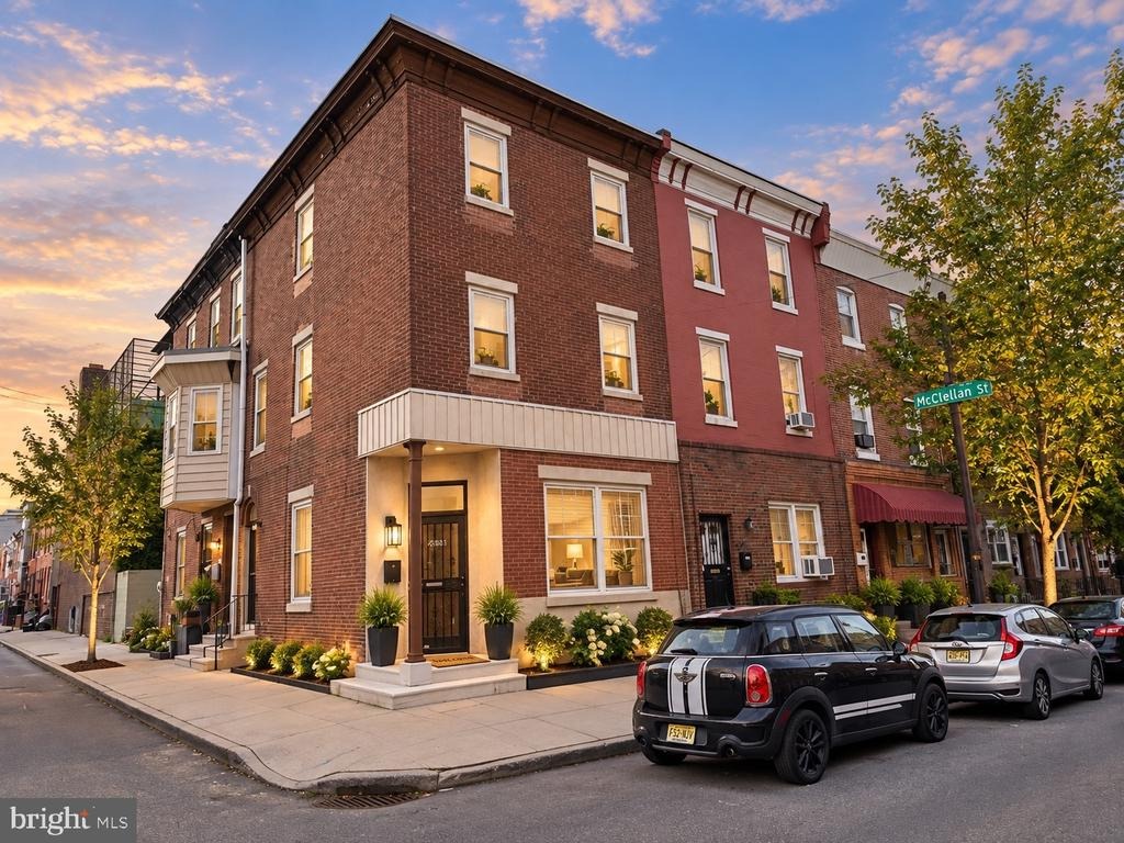 5th St, Philadelphia, PA 19148
