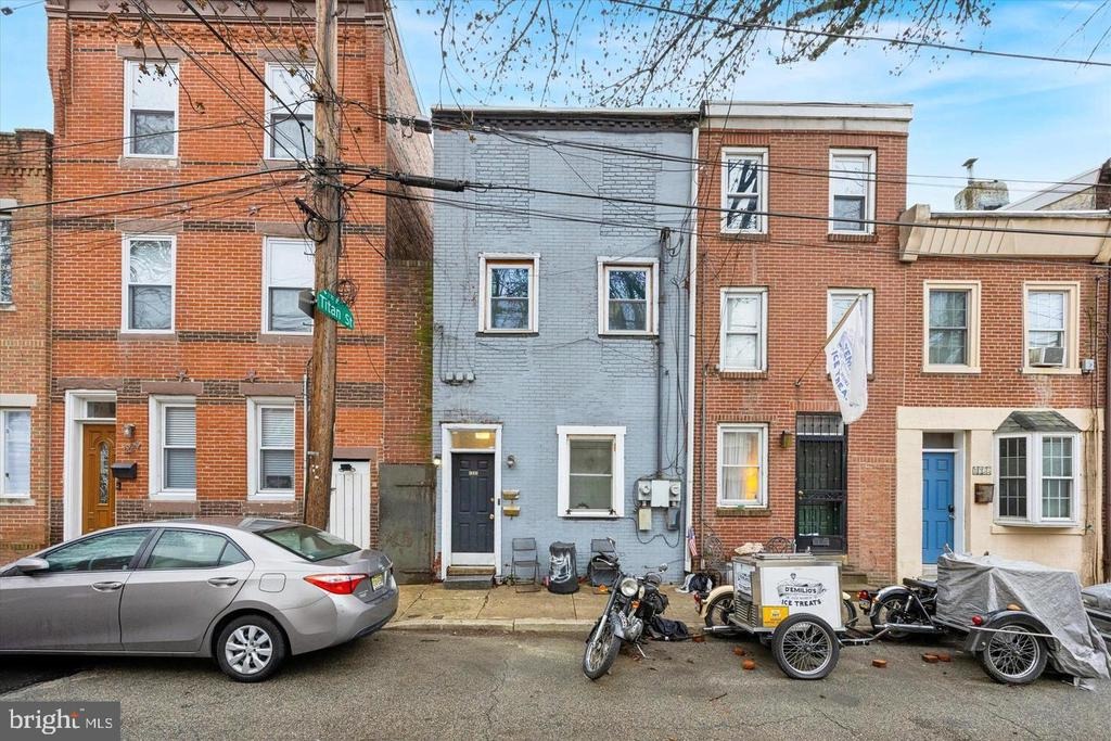 2nd St, Philadelphia, PA 19147