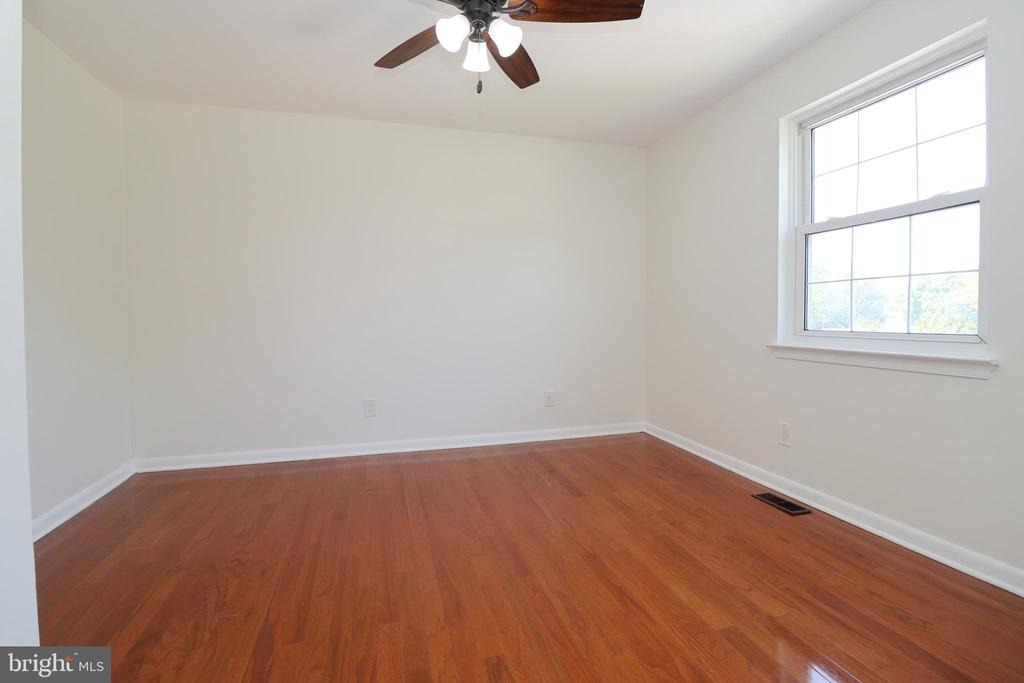 Lancaster Dr, Marlton, NJ 08053