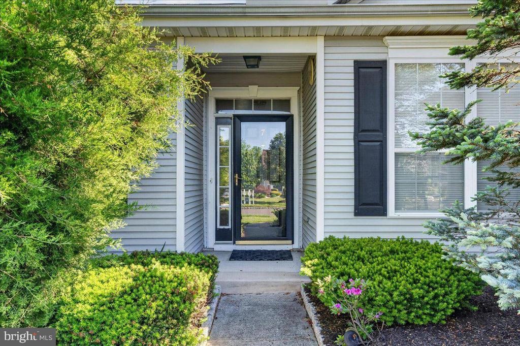 Allister Ln, Columbus, NJ 08022