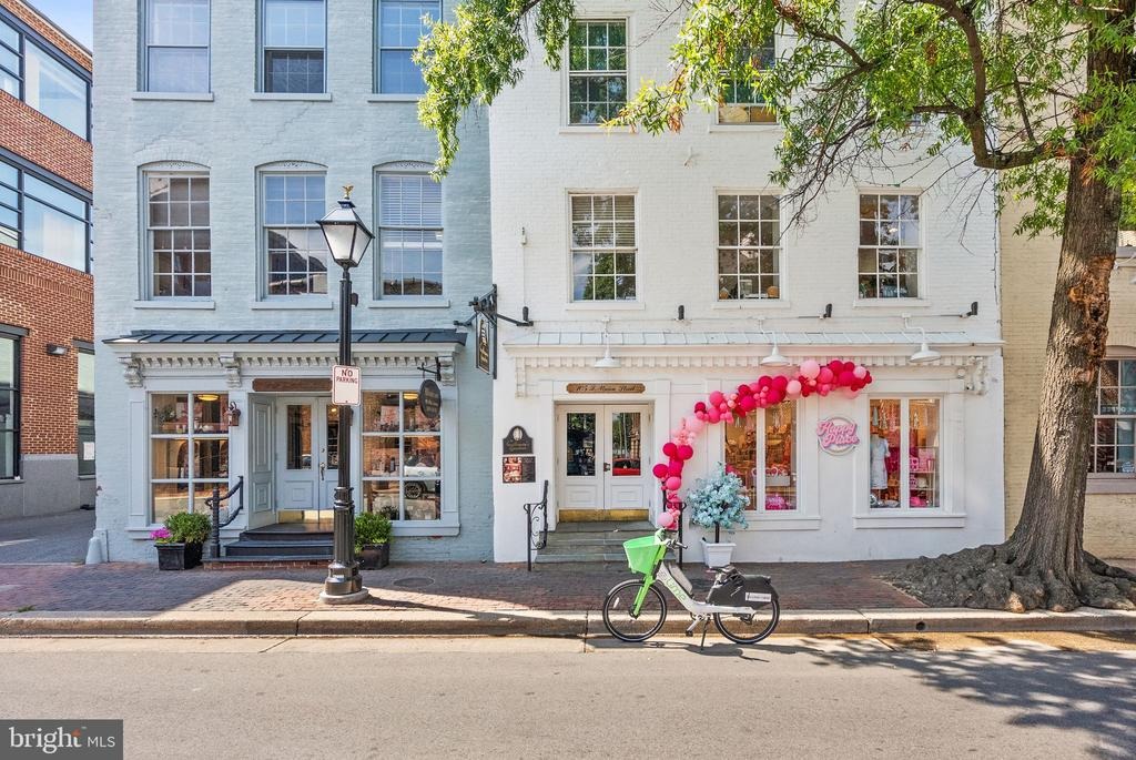 Abingdon Dr, Alexandria, VA 22314 #1