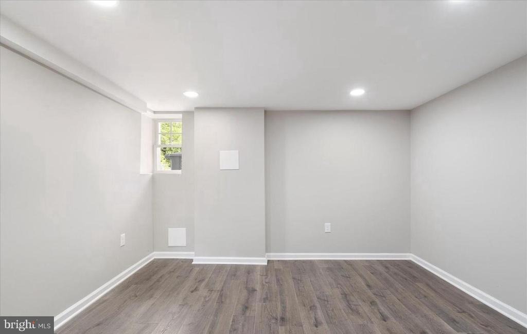 Violet Ave, Baltimore, MD 21215