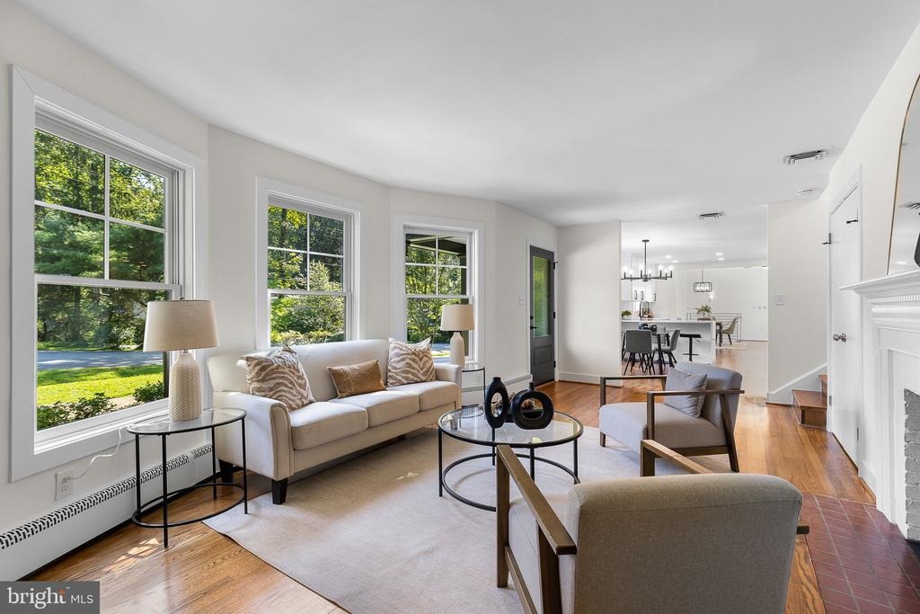 Crosswoods Dr, Falls Church, VA 22044