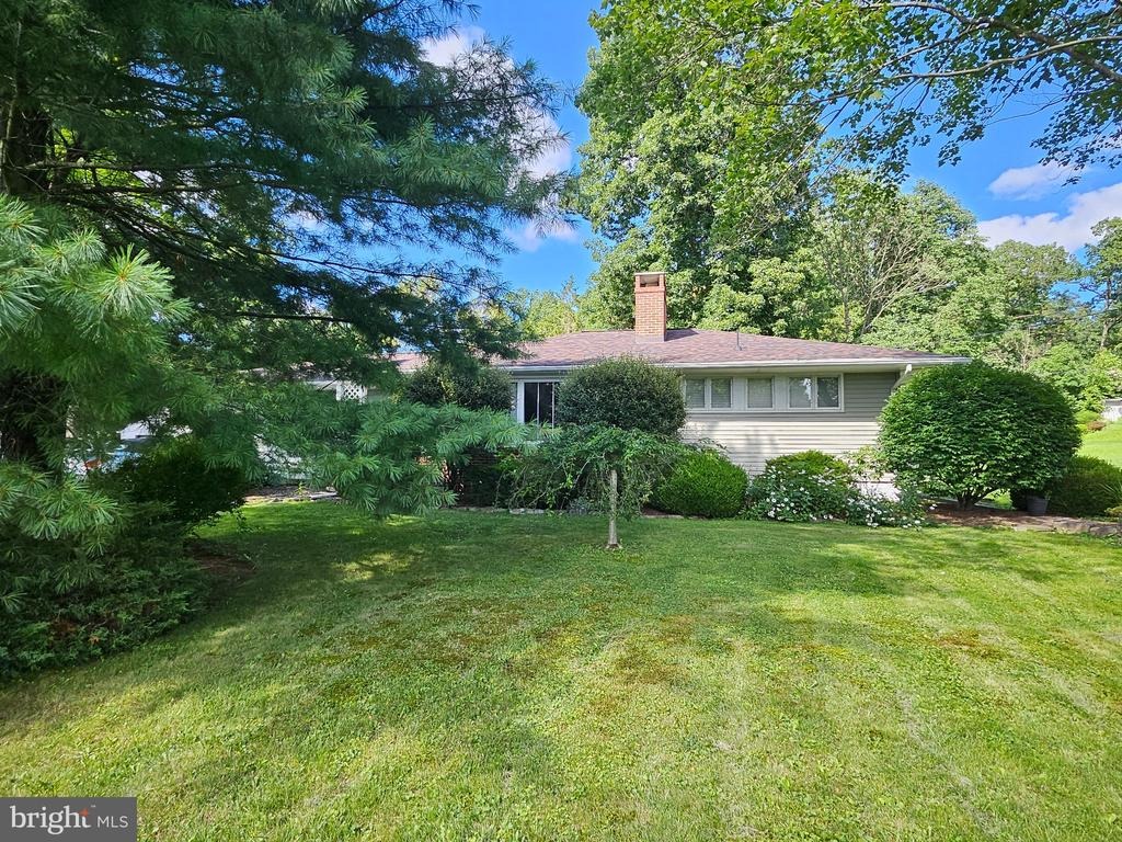 4th St, Tyrone, PA 16686