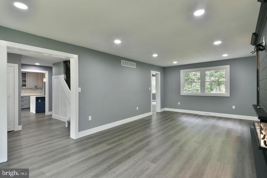 Burn Brae Dr, Dresher, PA 19025