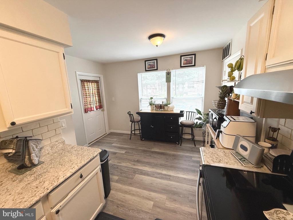 Appledowre Cir, Germantown, MD 20876 #1