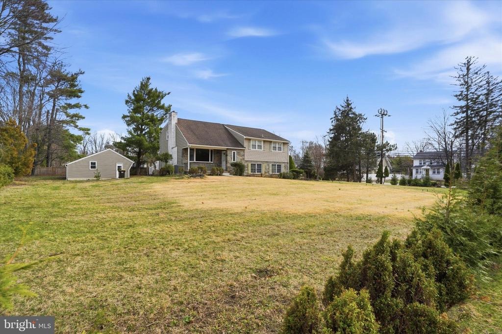 Crestline Dr, Blue Bell, PA 19422