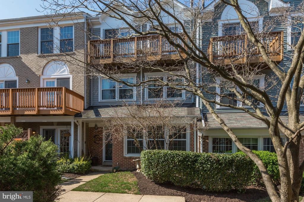 Rockaway Ln, Fairfax, VA 22030