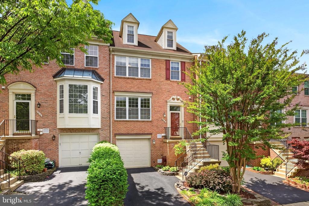 Gillingham Row, Alexandria, VA 22315