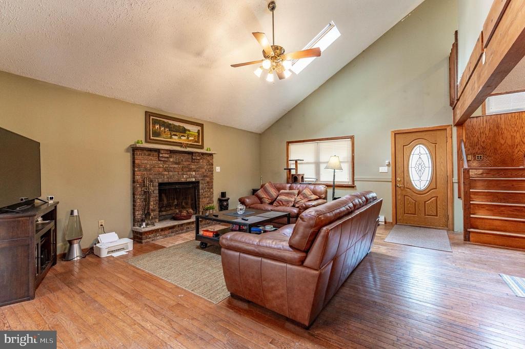 Winding Way, Tobyhanna, PA 18466