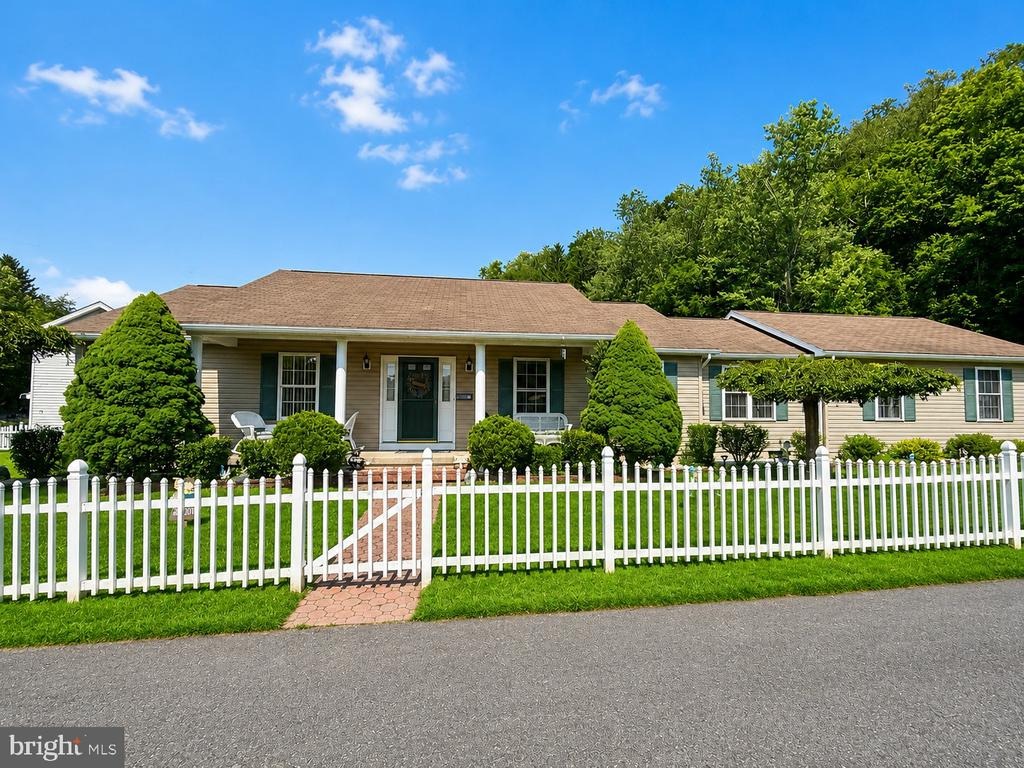 Railroad St, Lonaconing, MD 21539