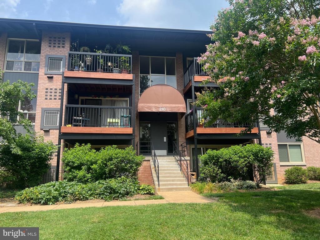 Park Terrace Ct, Vienna, VA 22180 #1